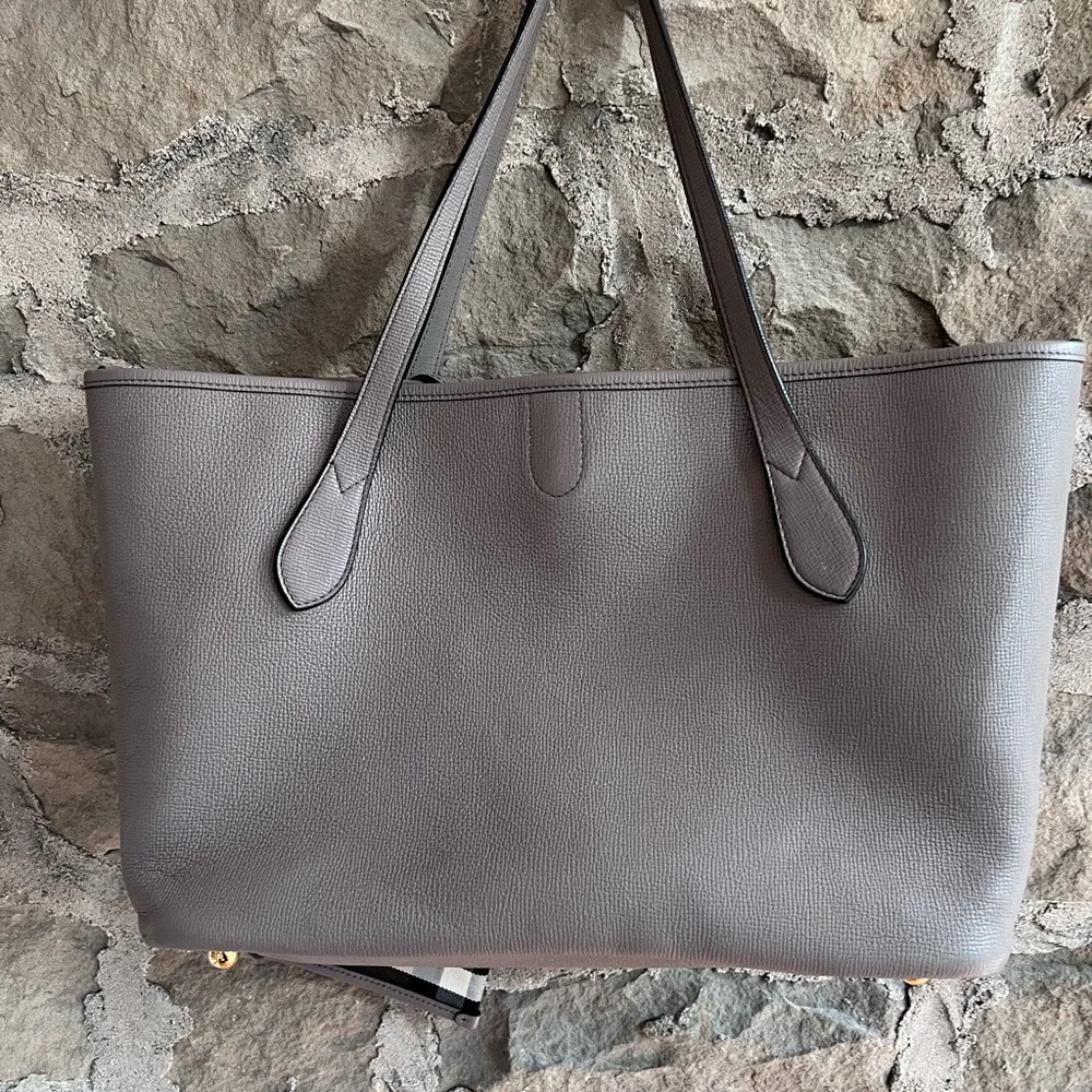 EUC Burberry Honeybrook Derby Tote Bag, wristlet & dustbag.